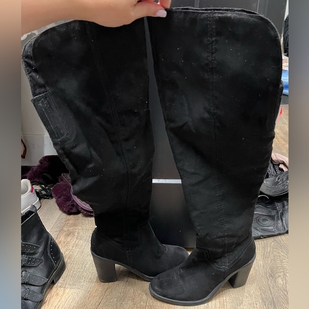 DV black suede boots 7.5